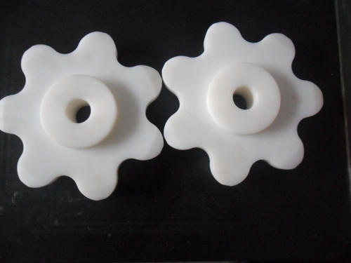 在啟動減速機構(gòu)中尼龍齒輪得到了良好的用處