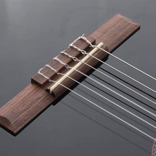 尼龍材料制作而成的琴弦頗受喜愛